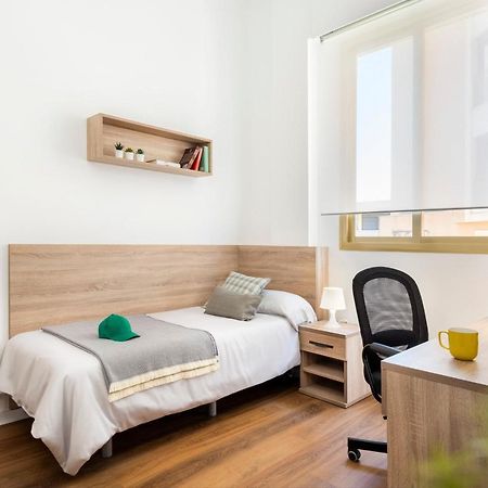 Micampus Armendariz Student Residence Sevilla Kültér fotó