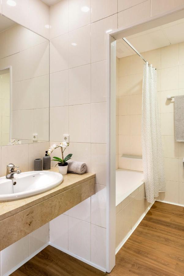 Micampus Armendariz Student Residence Sevilla Kültér fotó