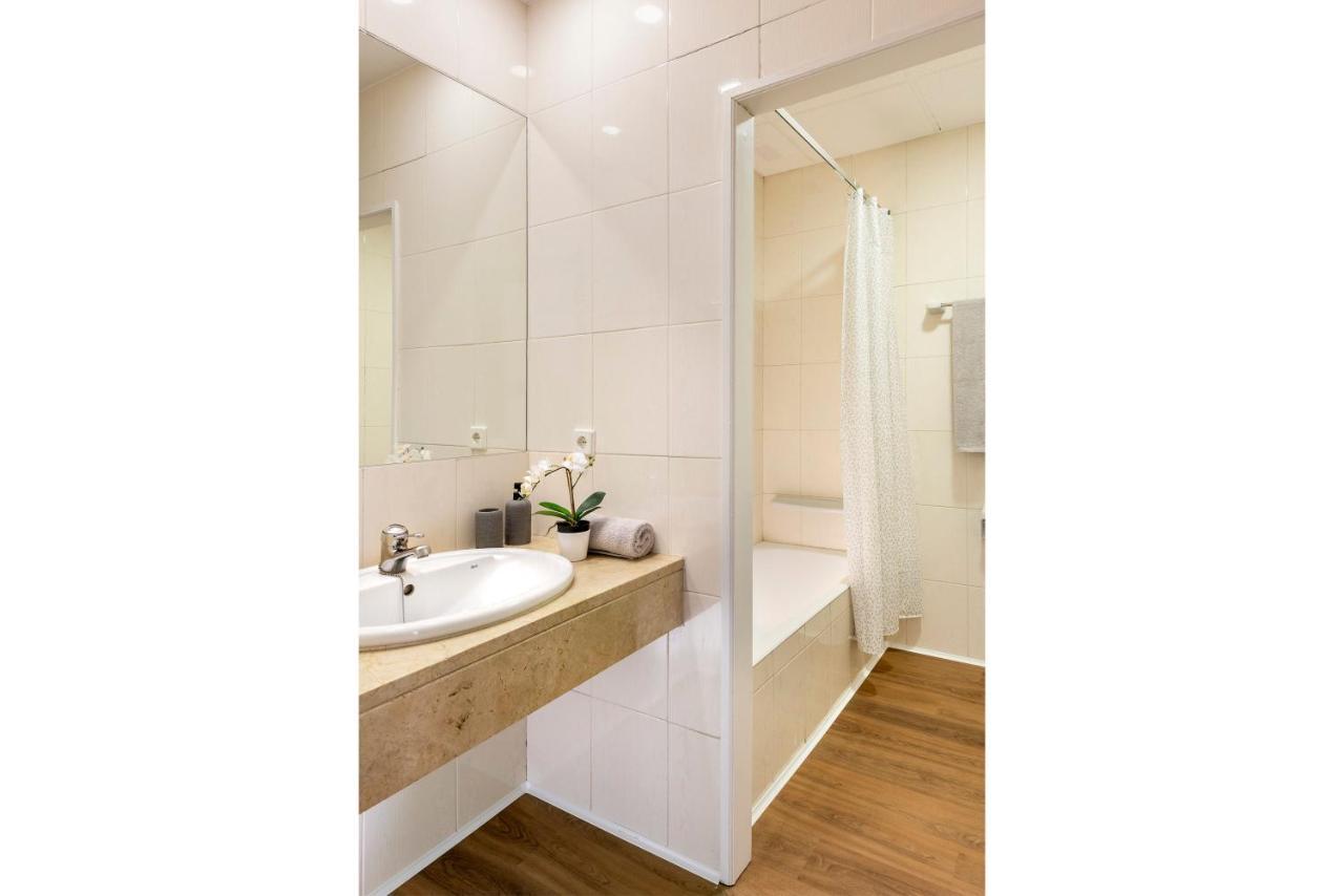 Micampus Armendariz Student Residence Sevilla Kültér fotó