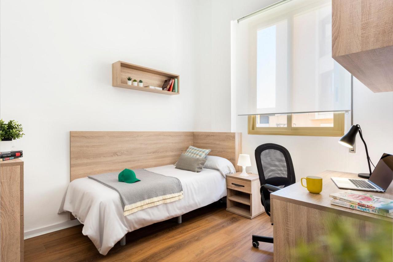 Micampus Armendariz Student Residence Sevilla Kültér fotó