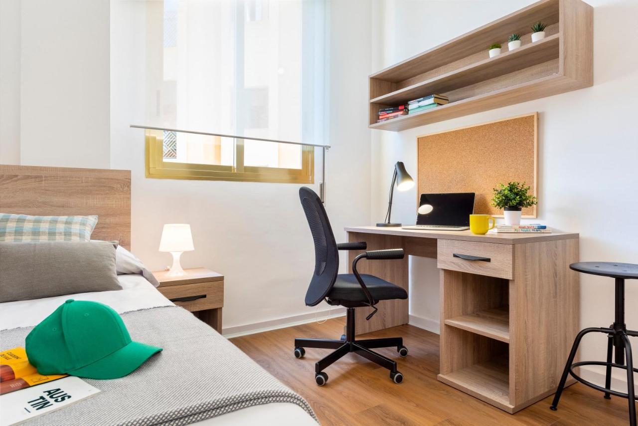 Micampus Armendariz Student Residence Sevilla Kültér fotó