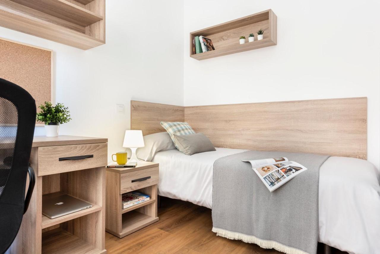 Micampus Armendariz Student Residence Sevilla Kültér fotó