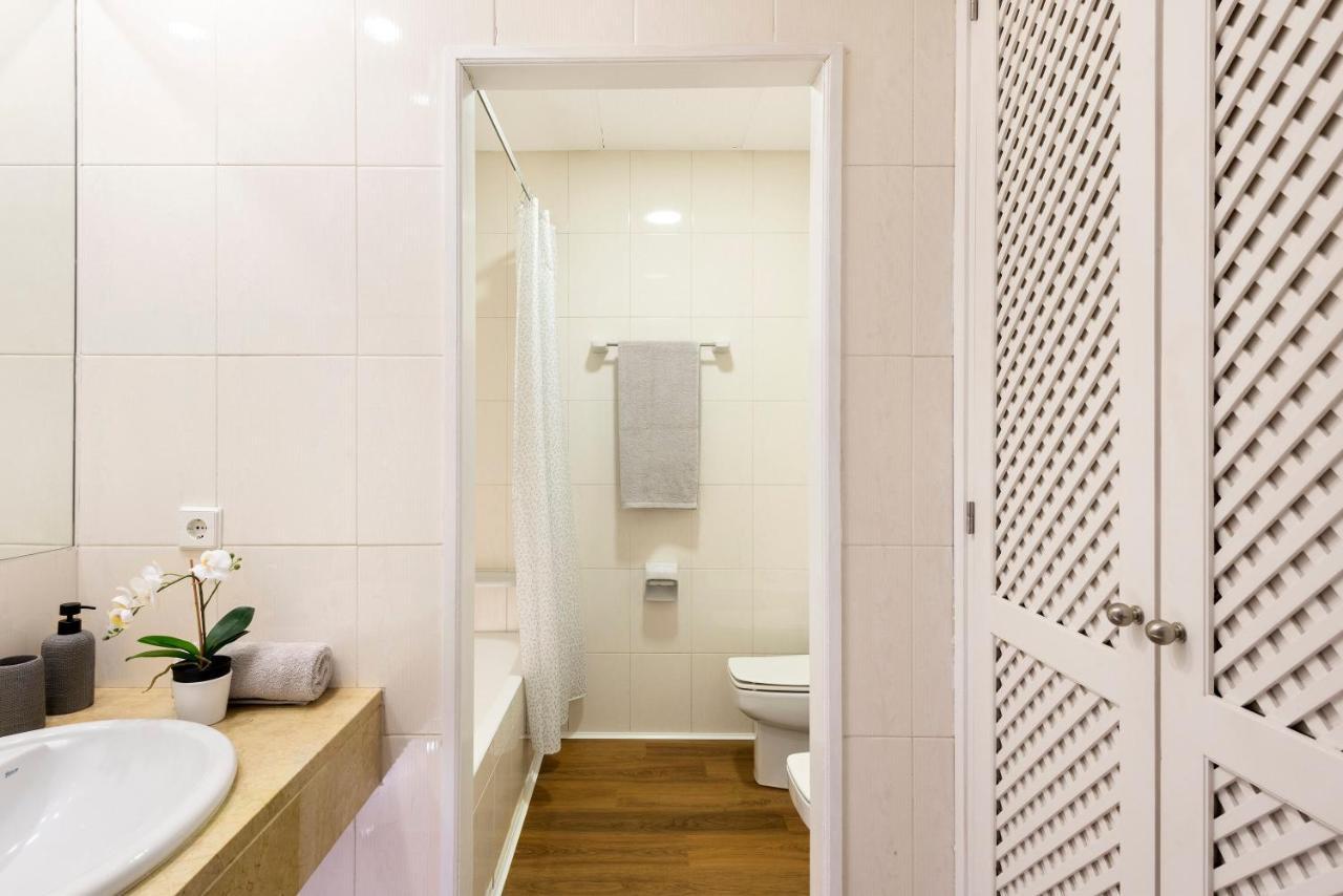 Micampus Armendariz Student Residence Sevilla Kültér fotó
